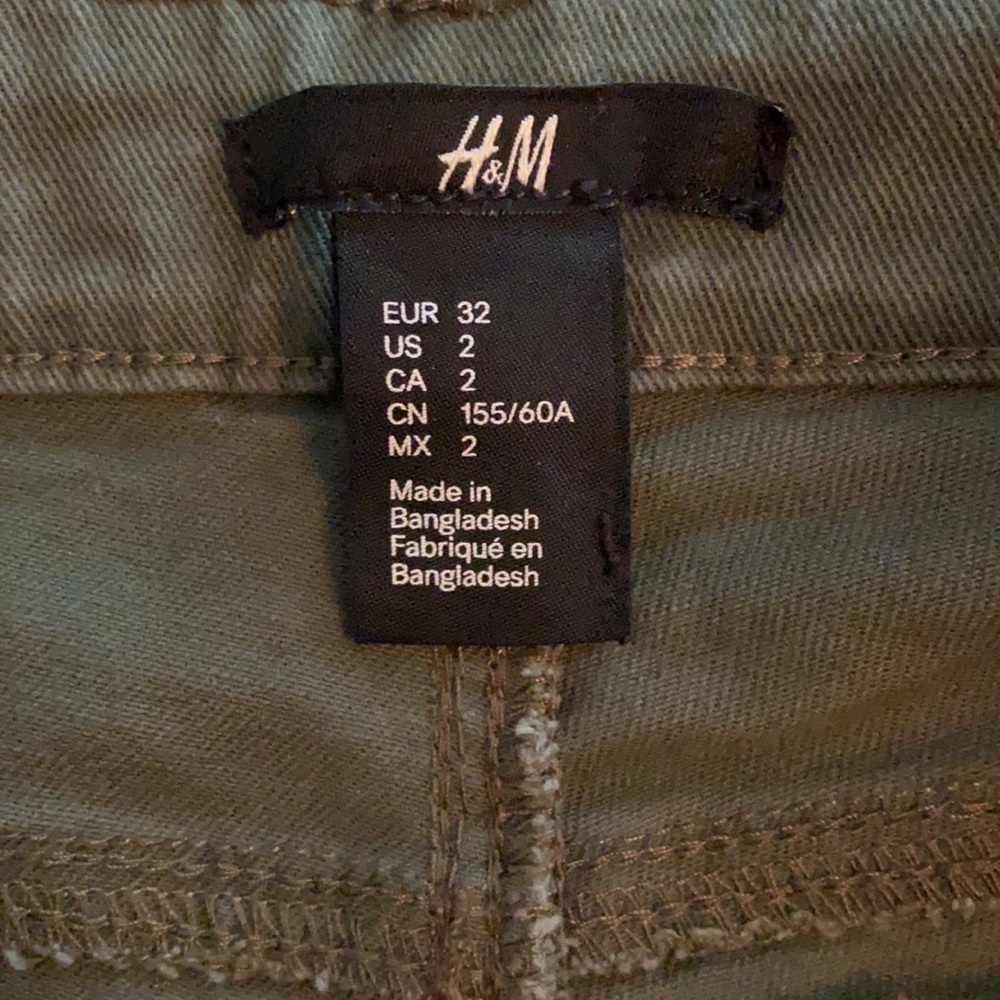 Shorts - Picture 2 of 4
